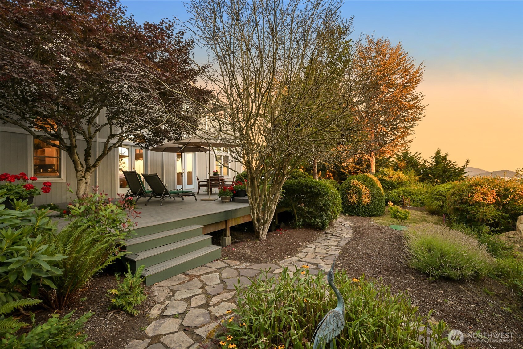 4355 Gooding Avenue Bellingham, WA 98226 - Photo 2 of 37