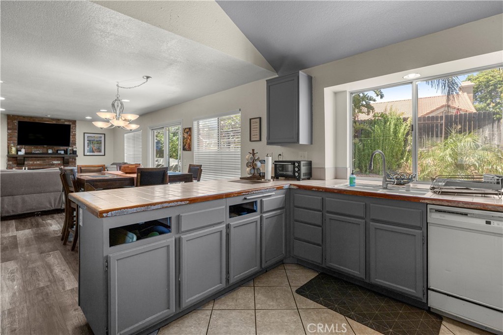 1176 West Buxton Street Rialto, CA 92377 - Photo 11 of 31