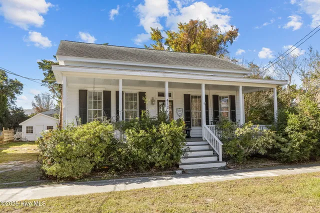 $999,900 | 412 Ann Street, Beaufort, NC 28516