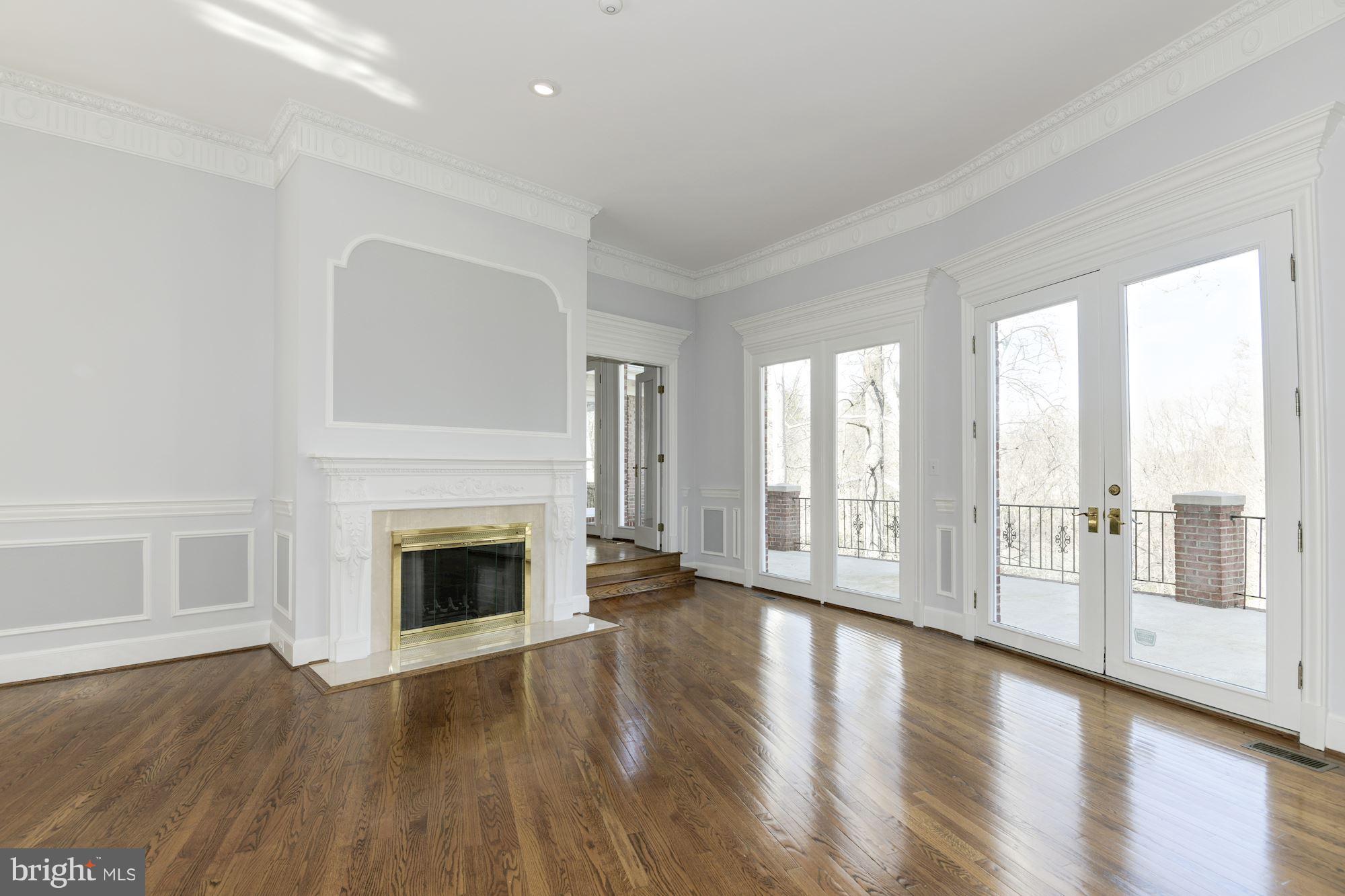 10803 Cripplegate Road Potomac, MD 20854 - Photo 4 of 30 Living Room