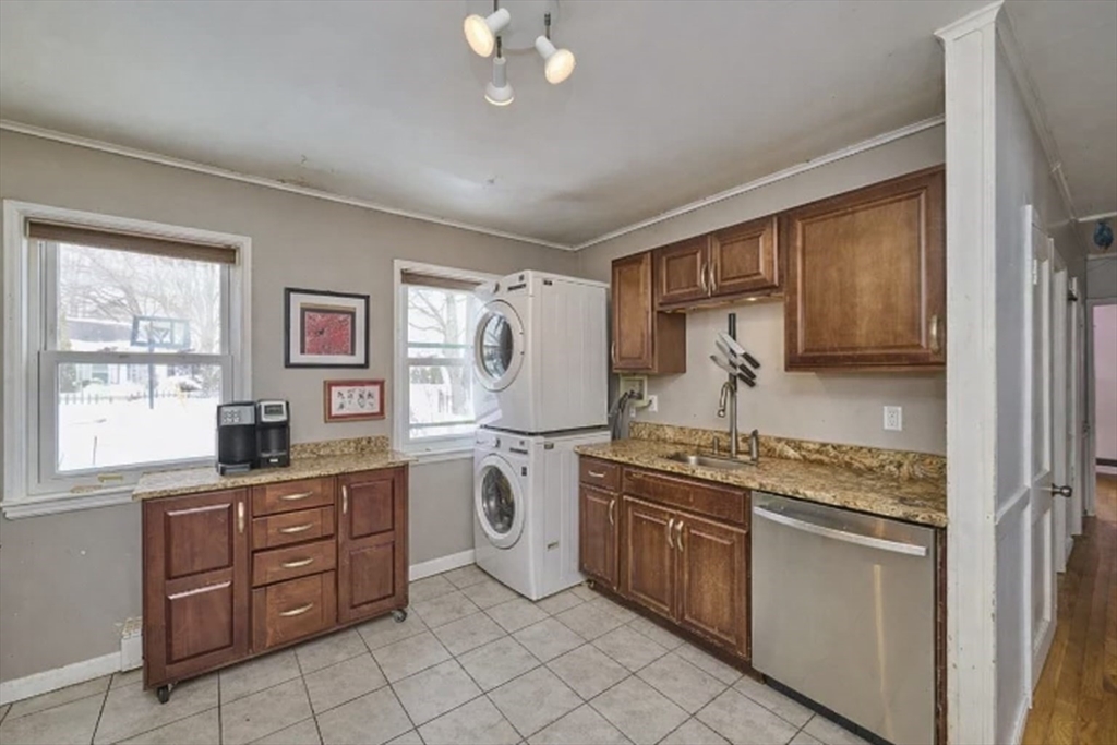26 Shute Path Newton, MA 02459 - Photo 5 of 11