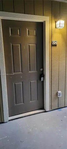 $1,350 | 13285 Arbor Pointe Circle, Unit 104, Tampa, FL 33617