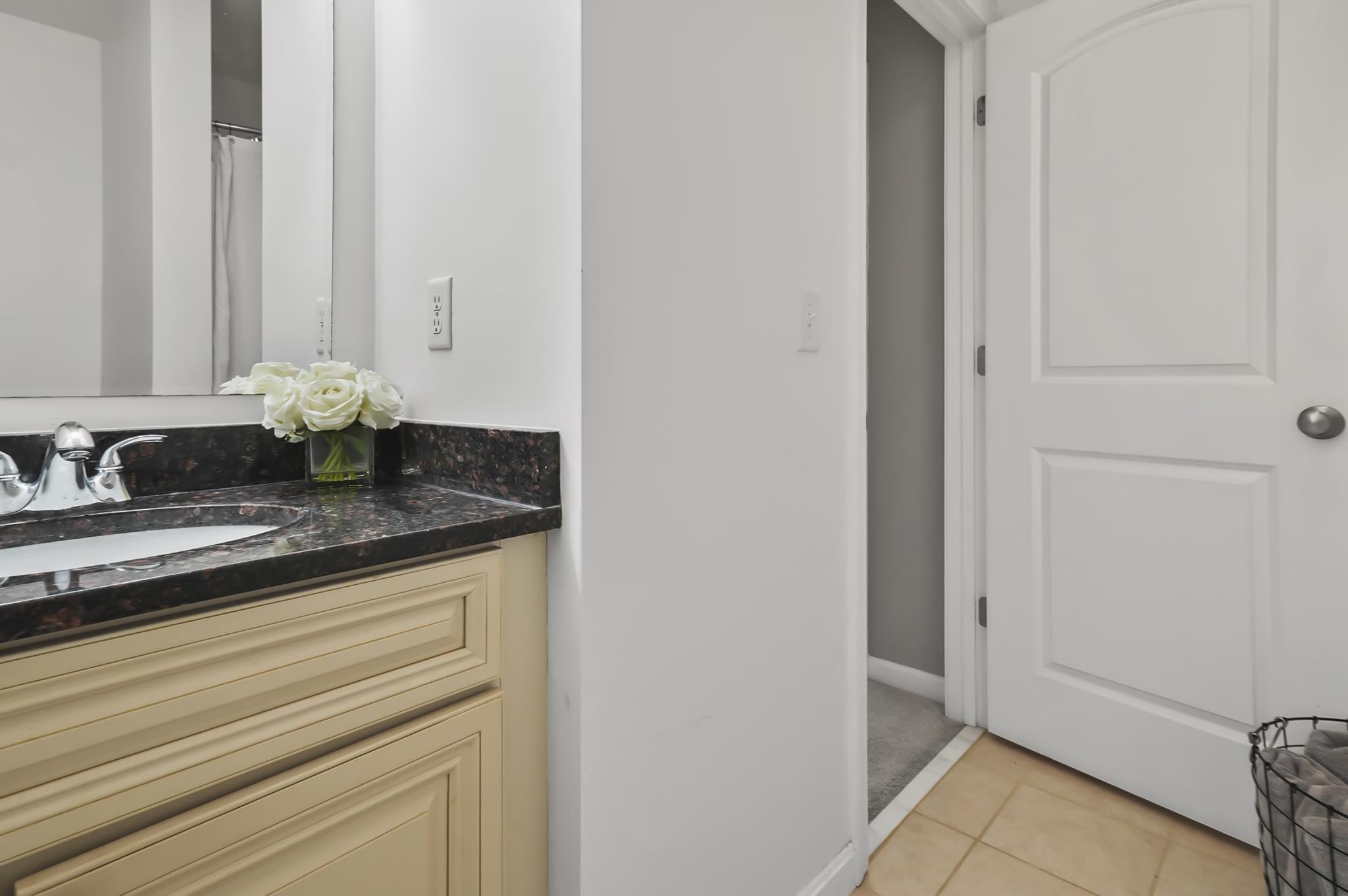 14 Florence Street, Unit 2 Derry, NH 03038 - Photo 12 of 32 Gallery Image 12