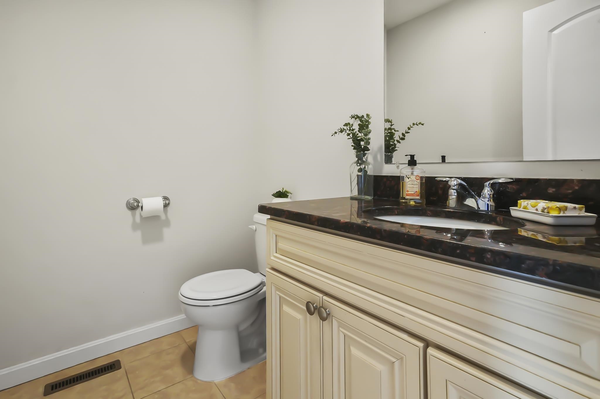14 Florence Street, Unit 2 Derry, NH 03038 - Photo 6 of 32 Gallery Image 6