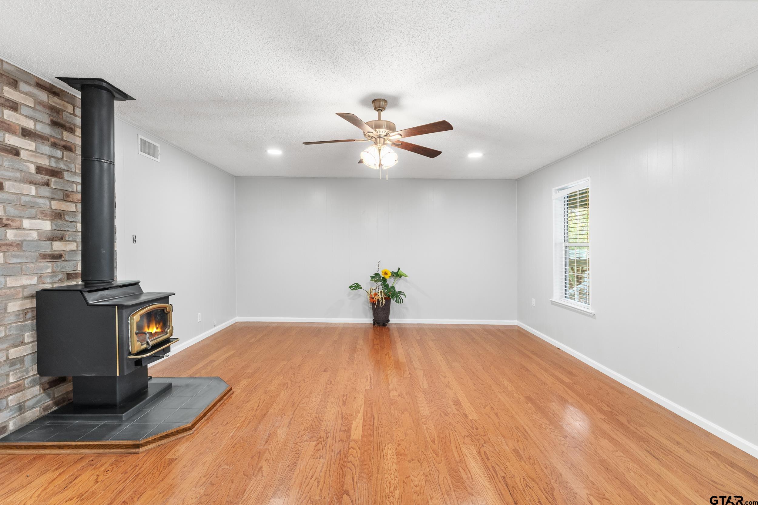 109 King Lyle Road Scroggins, TX 75480 - Photo 7 of 47