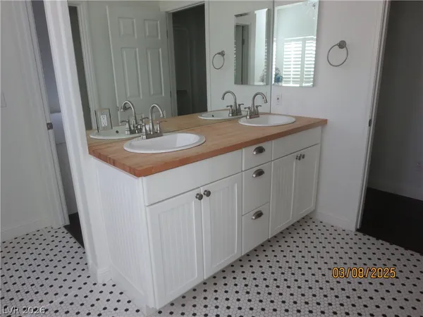 $3,900 | 499 Holly Hunt Street, Henderson, NV 89052