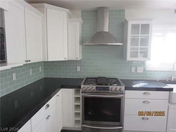 $3,900 | 499 Holly Hunt Street, Henderson, NV 89052