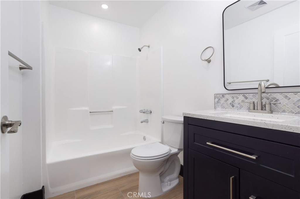 42640 Ranch Club Road Lake Hughes, CA 93532 - Photo 7 of 27 a bathroom with a toilet a sink and a bathtub