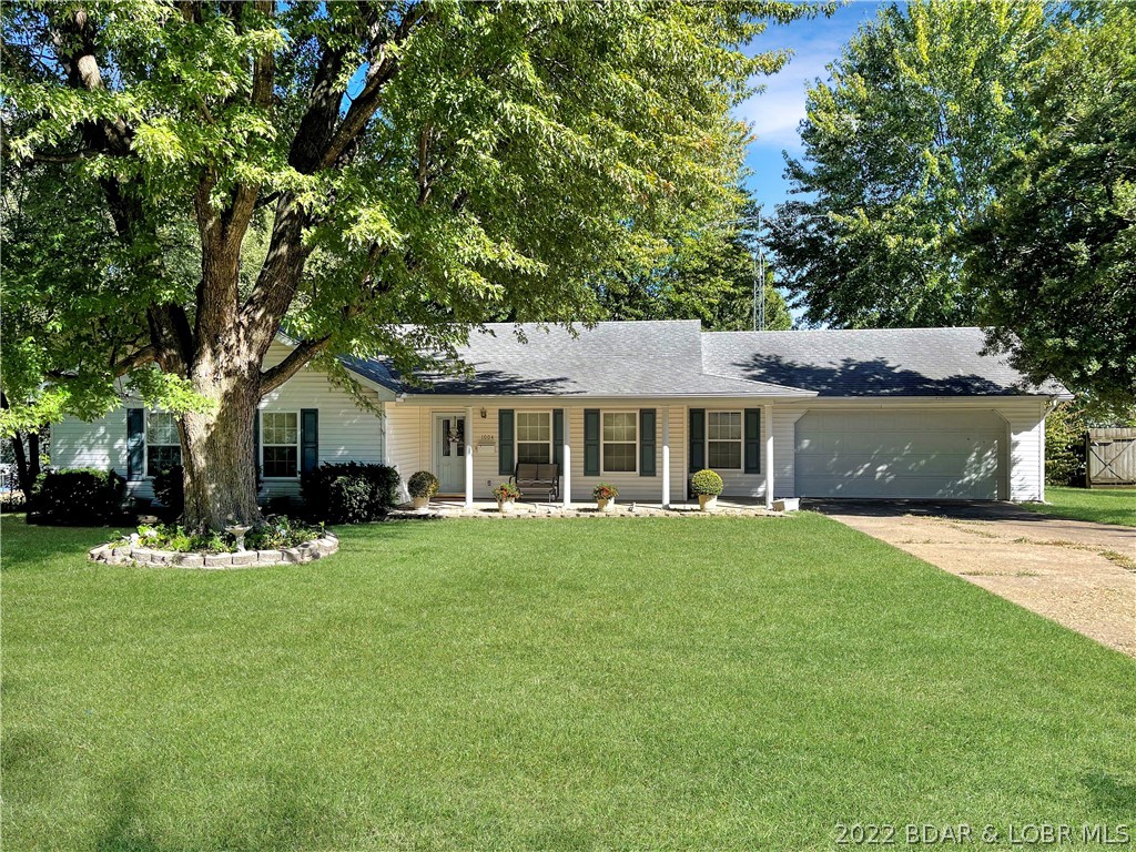 1004 Miller Street, Eldon, MO 65026 Compass