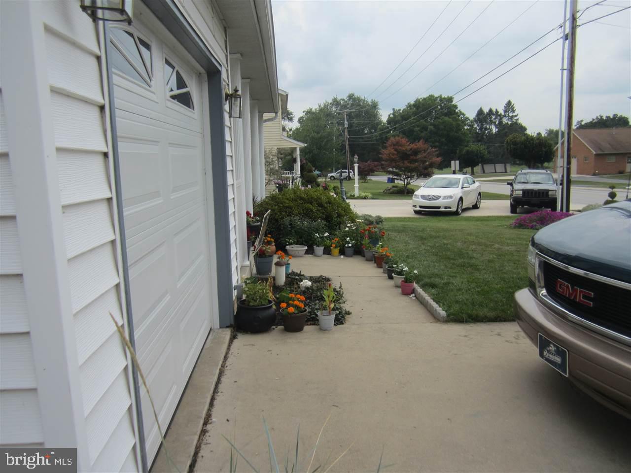 2985 Raintree Road York, PA 17404 - Photo 6 of 19 Gallery Image 6