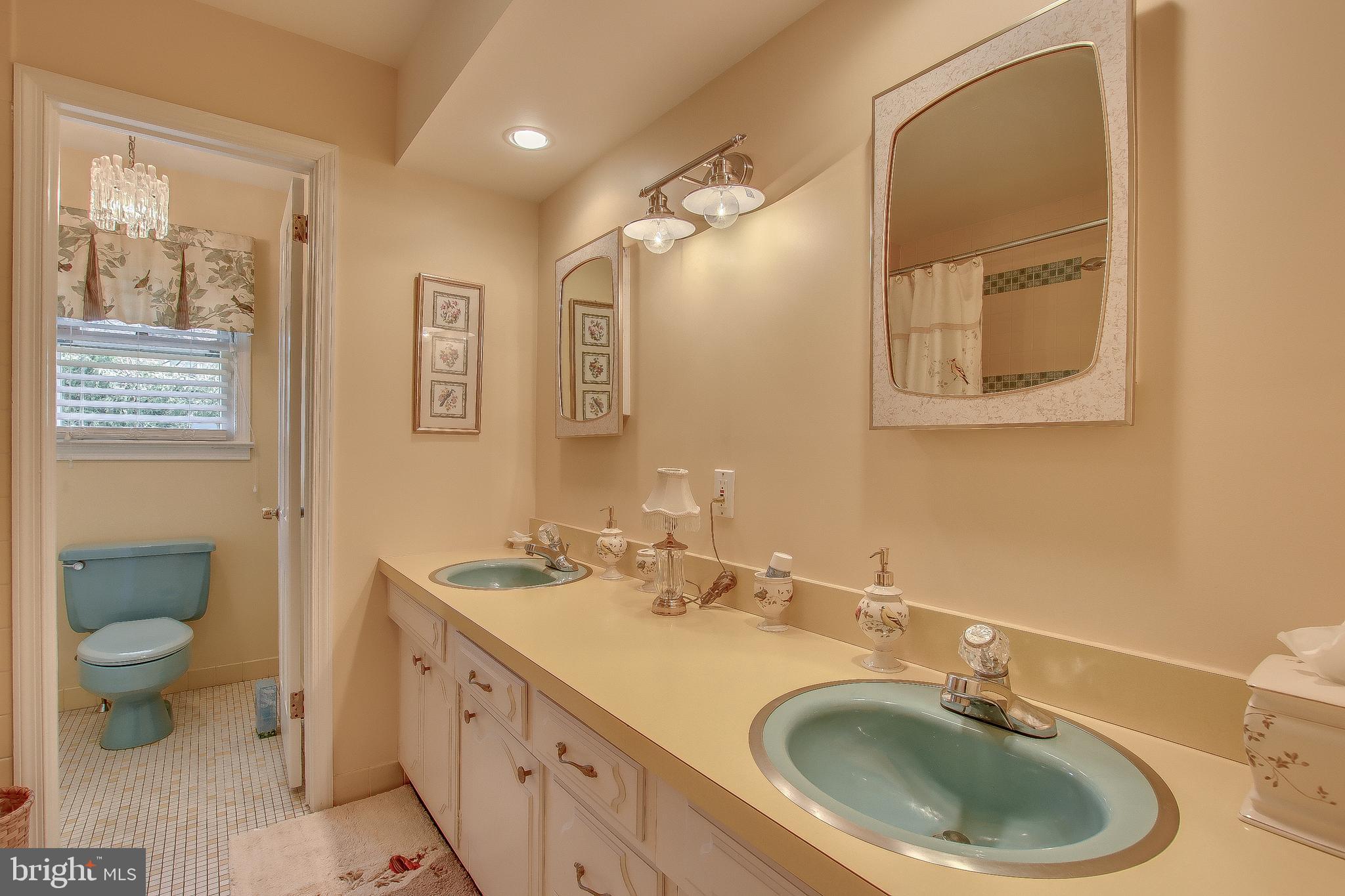 909 Lanyard Road Yardley, PA 19067 - Photo 27 of 50 Full bath first floor