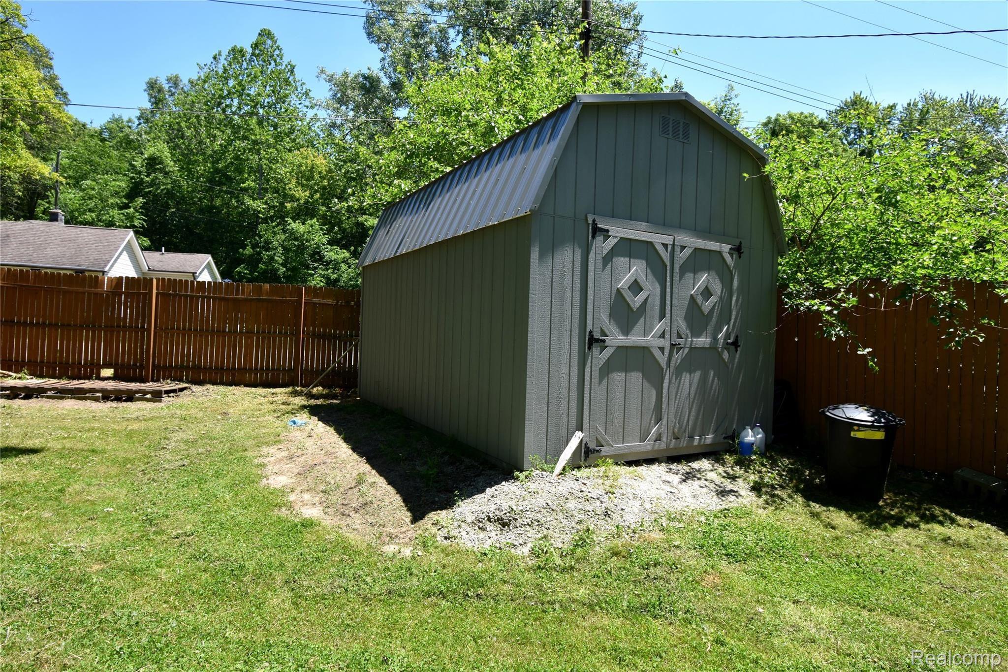 1900 Darwin Road Pinckney, MI 48169 - Photo 26 of 28 26 STORAGE SHED.JPG
