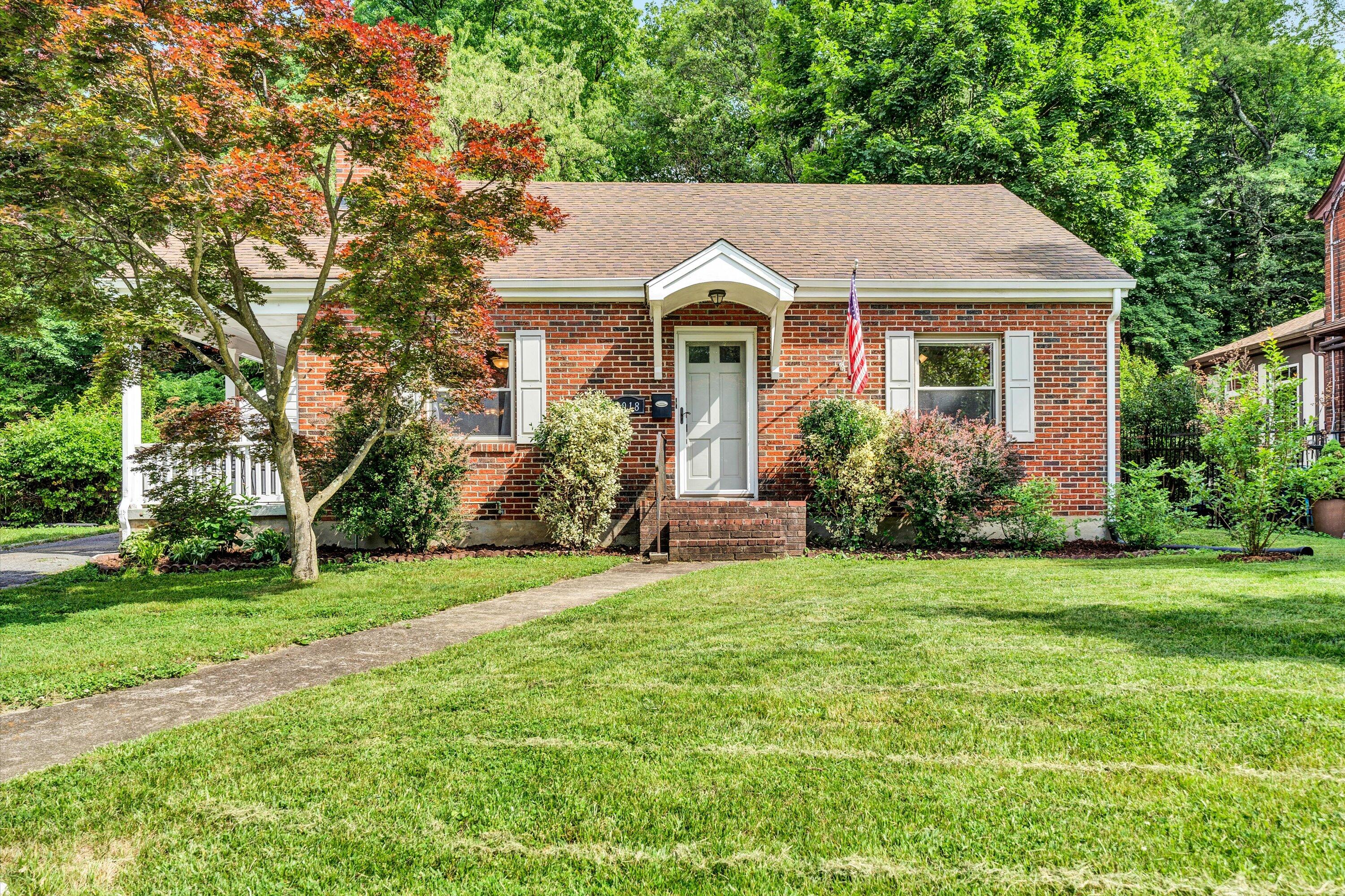 2018 York Road Southwest Roanoke, VA 24015 - Photo 1 of 31 Front_2018_York