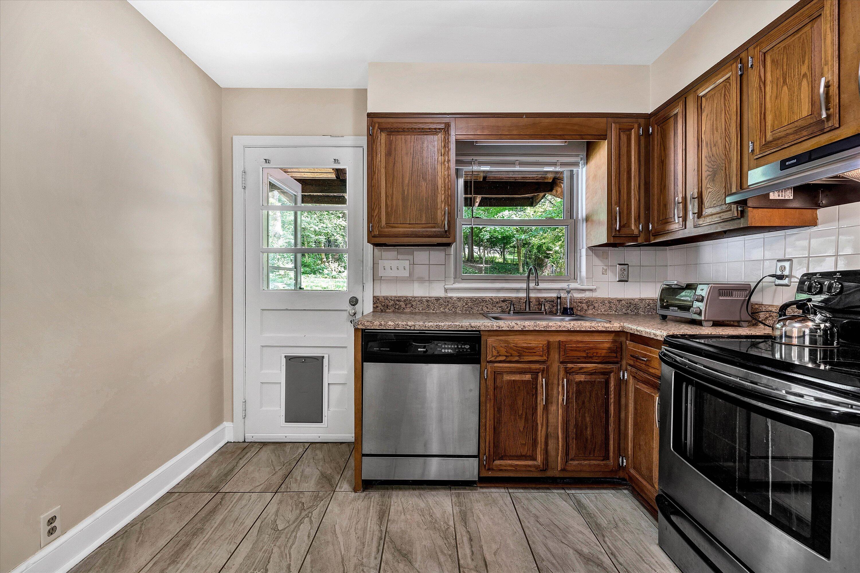 2018 York Road Southwest Roanoke, VA 24015 - Photo 14 of 31 Kitchen-2_2018_York