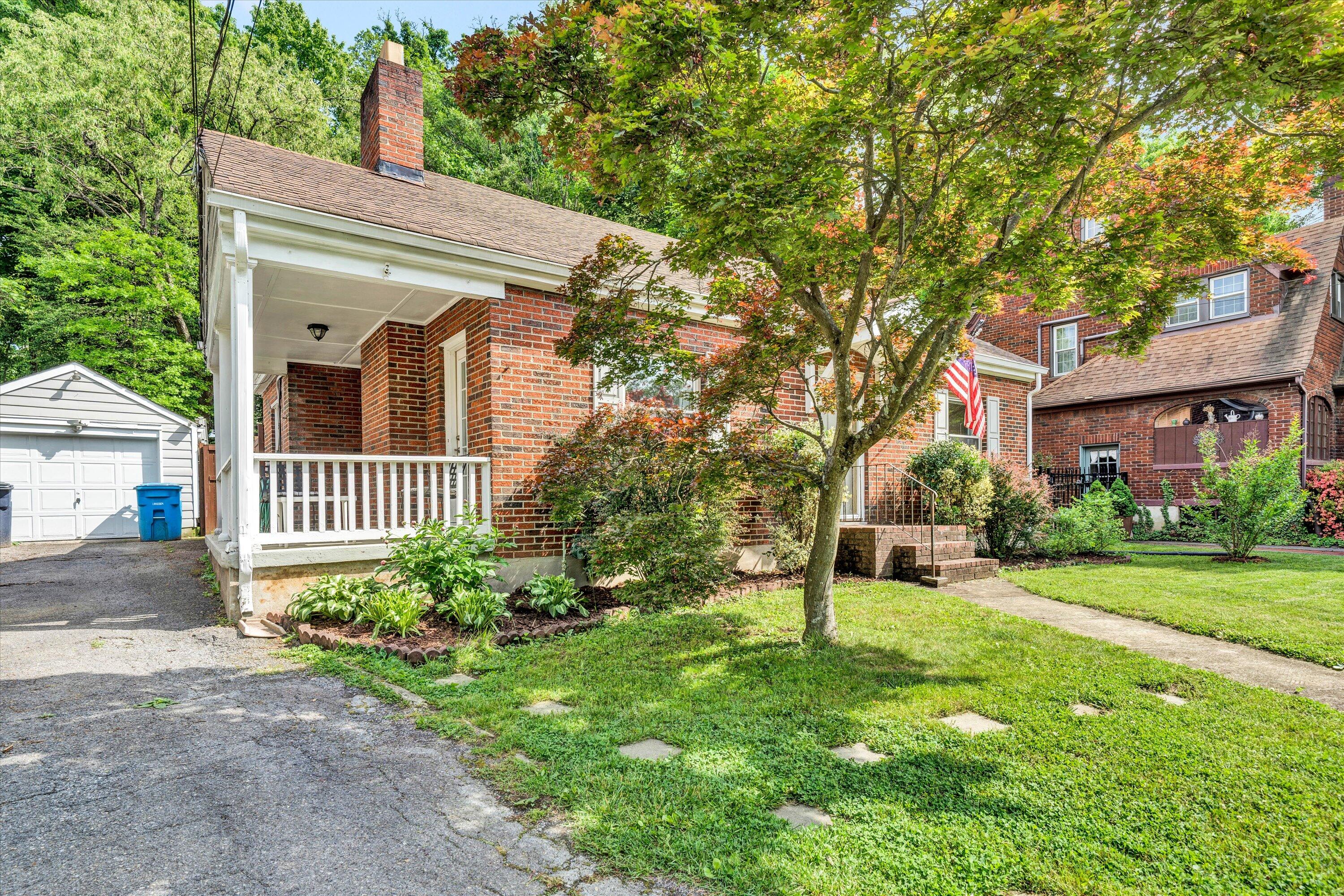 2018 York Road Southwest Roanoke, VA 24015 - Photo 2 of 31 Side Porch_2018_York