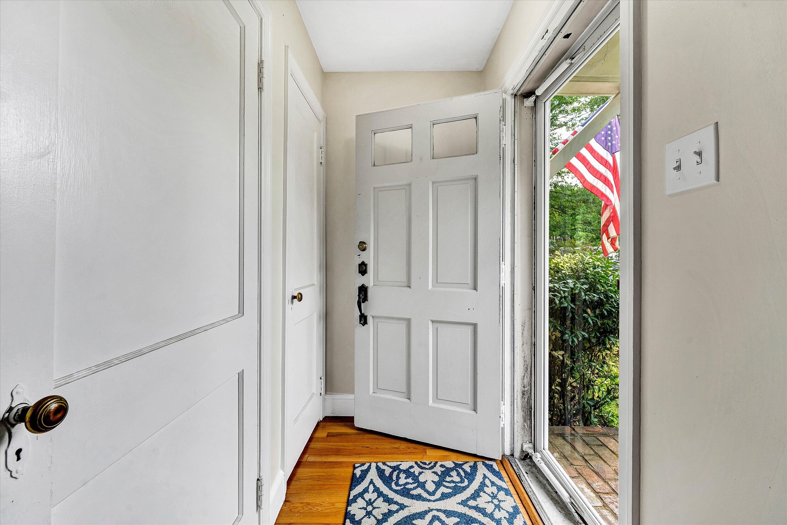 2018 York Road Southwest Roanoke, VA 24015 - Photo 4 of 31 Foyer_2018_York