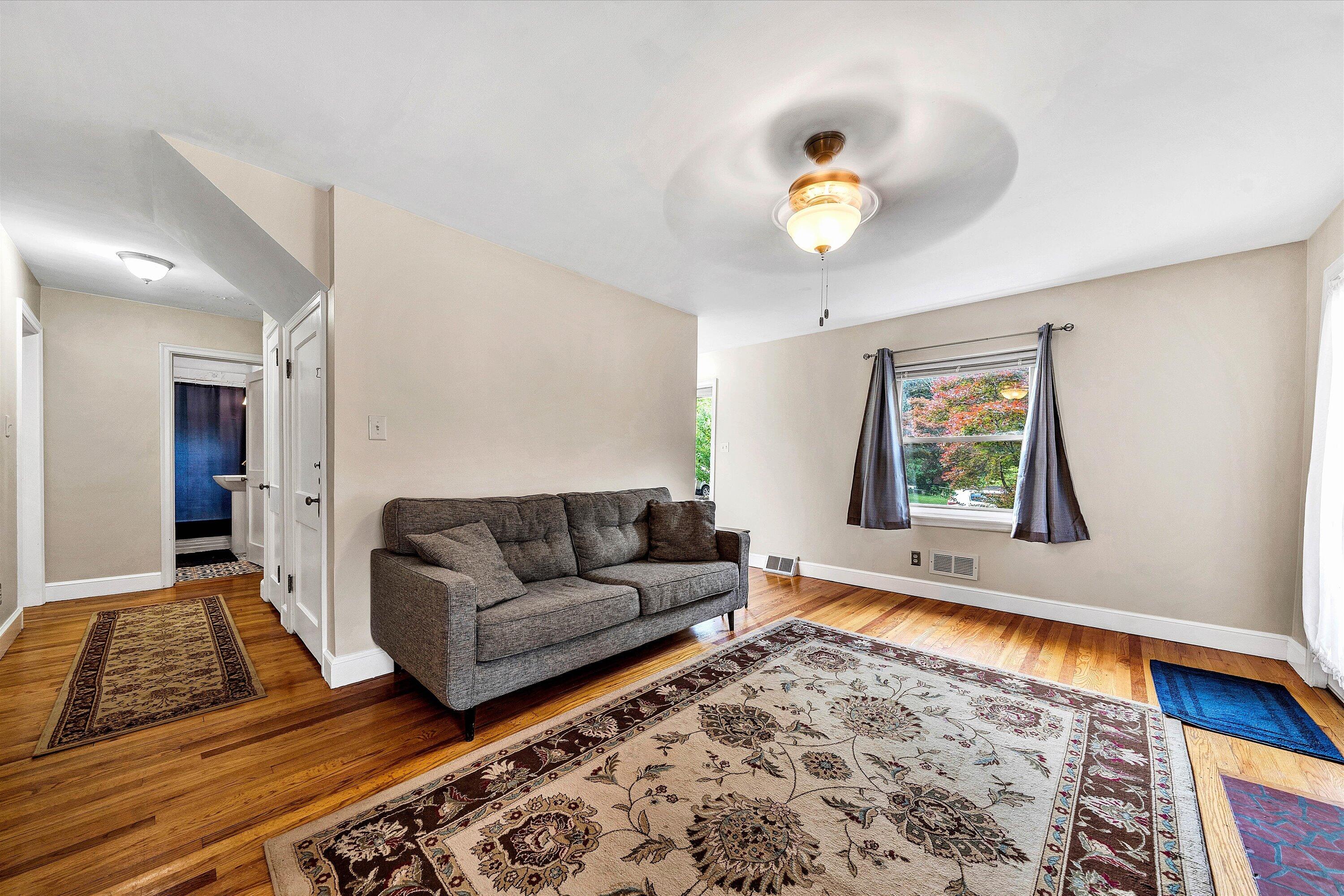 2018 York Road Southwest Roanoke, VA 24015 - Photo 8 of 31 Living Room-3_2018_York