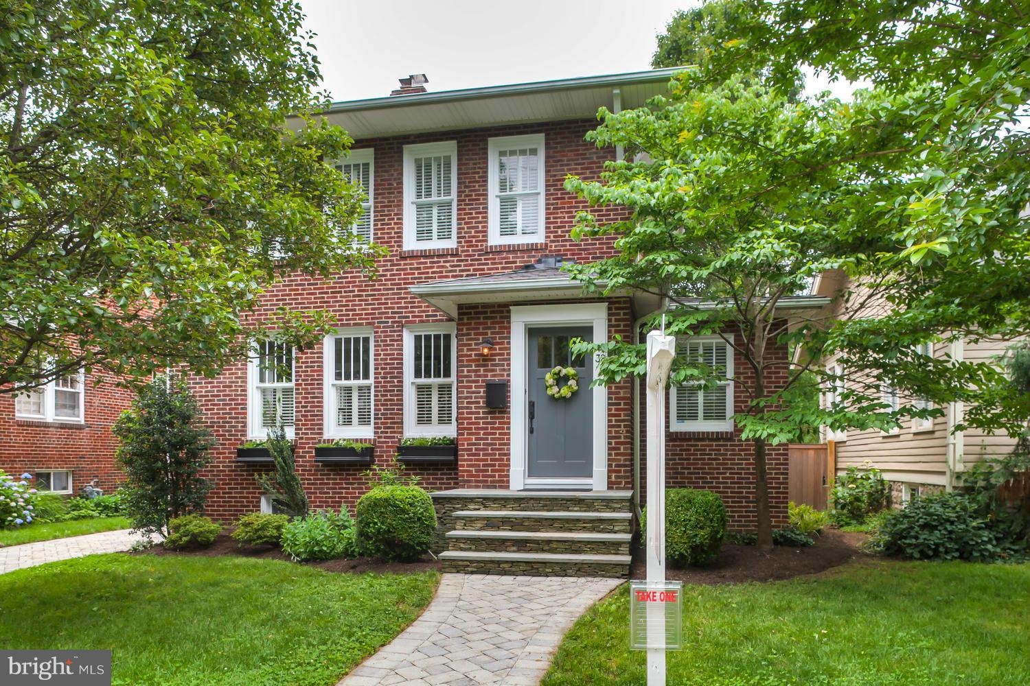 32 West Spring Street Alexandria, VA 22301 - Photo 1 of 30 Exterior (Front)