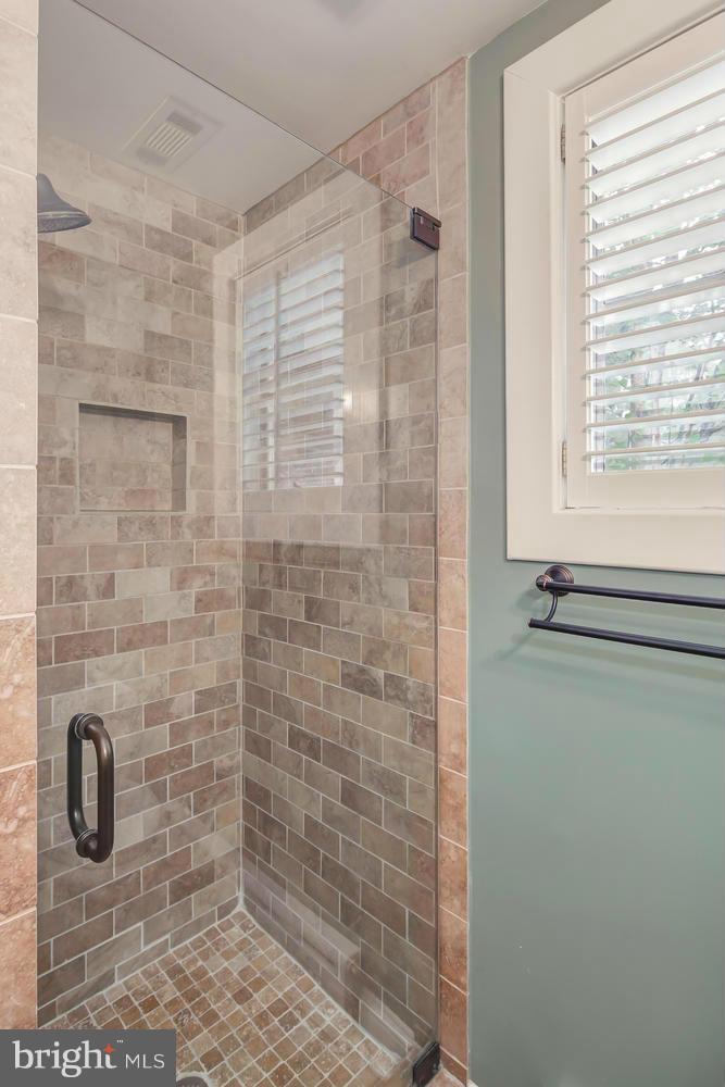 32 West Spring Street Alexandria, VA 22301 - Photo 18 of 30 Bath (Master)
