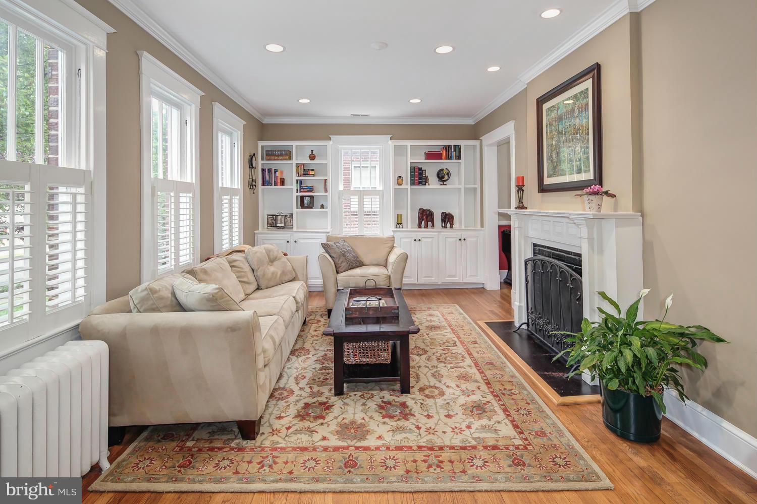 32 West Spring Street Alexandria, VA 22301 - Photo 3 of 30 Living Room
