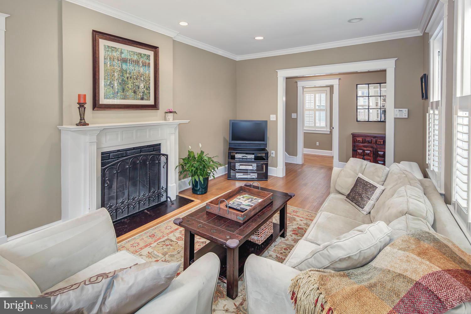32 West Spring Street Alexandria, VA 22301 - Photo 4 of 30 Living Room