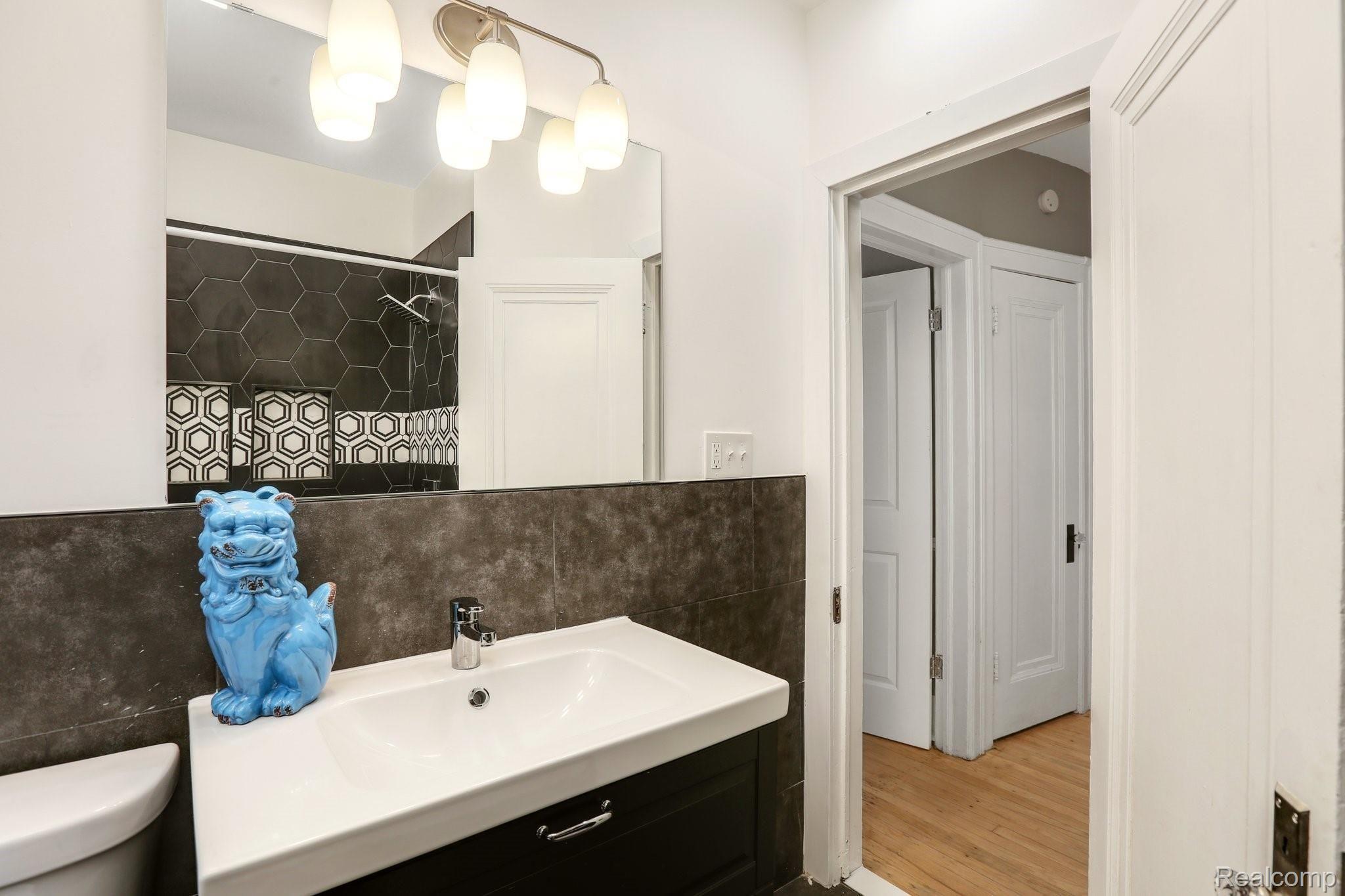 5300 Balfour Road Detroit, MI 48224 - Photo 15 of 28 5300 Balfour Road_15. Main floor Bath C