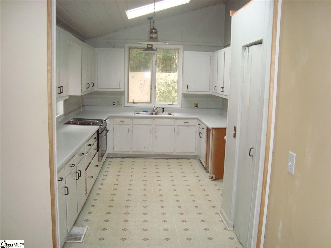 102 Ravensworth Road Taylors, SC 29687 - Photo 12 of 18 Gallery Image 12