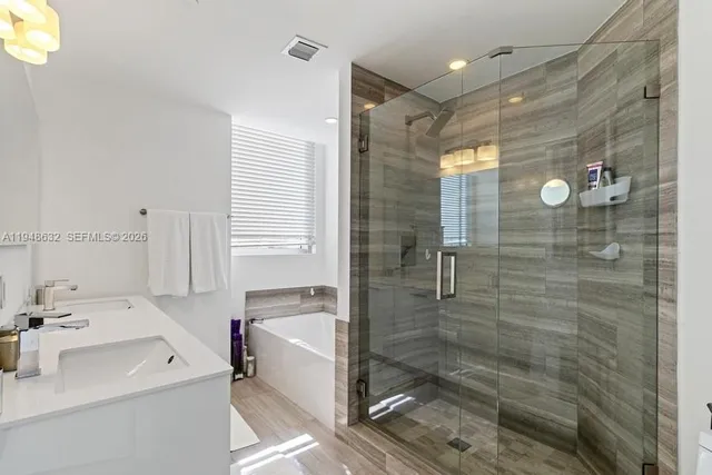 $5,400 | 1300 Brickell Bay Drive, Unit 2803, Miami, FL 33131