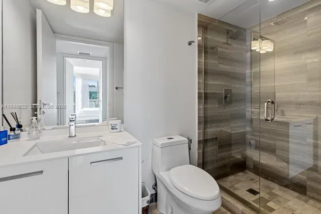 $5,400 | 1300 Brickell Bay Drive, Unit 2803, Miami, FL 33131