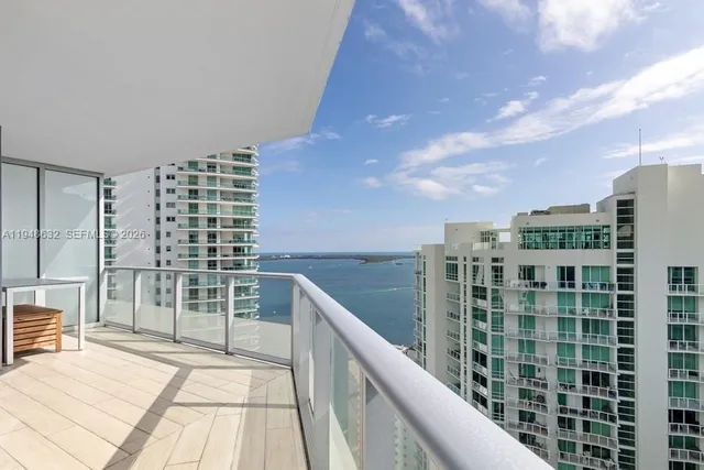 $5,400 | 1300 Brickell Bay Drive, Unit 2803, Miami, FL 33131