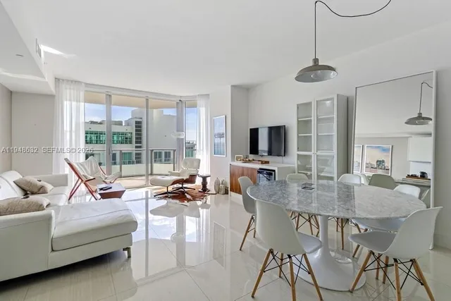$5,400 | 1300 Brickell Bay Drive, Unit 2803, Miami, FL 33131