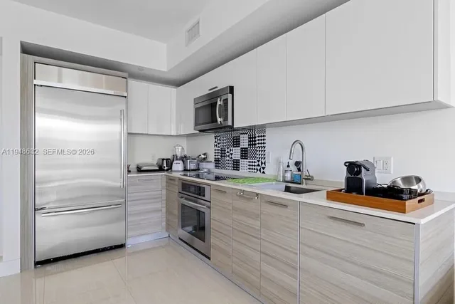 $5,400 | 1300 Brickell Bay Drive, Unit 2803, Miami, FL 33131