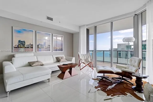 $5,400 | 1300 Brickell Bay Drive, Unit 2803, Miami, FL 33131