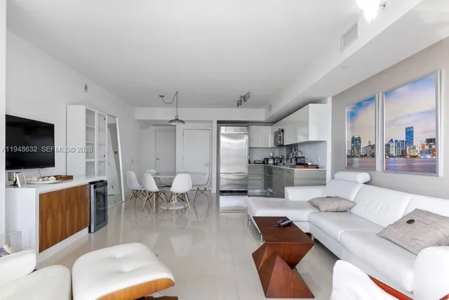 $5,400 | 1300 Brickell Bay Drive, Unit 2803, Miami, FL 33131