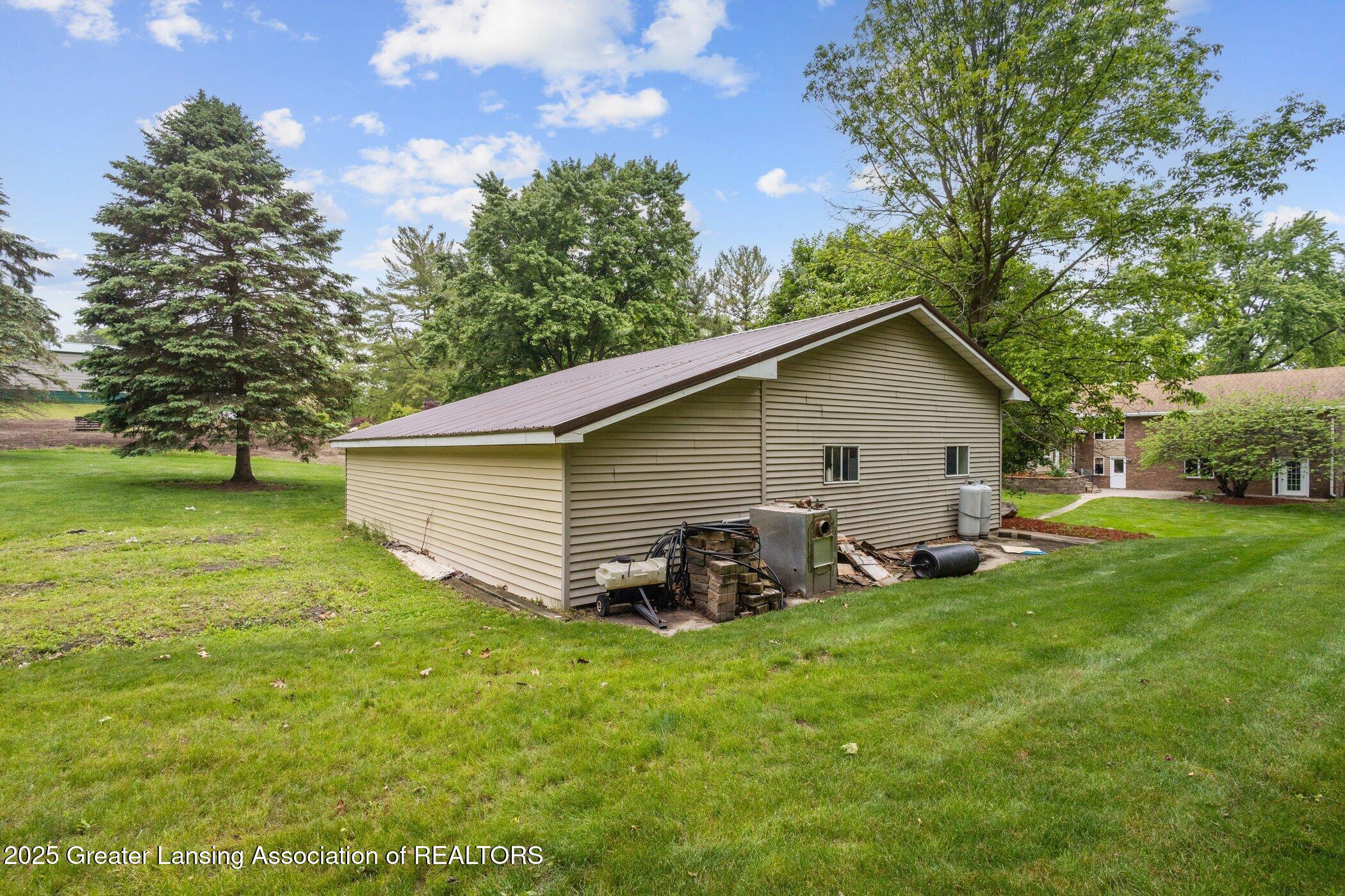 1346 East Howe Road Dewitt, MI 48820 - Photo 49 of 59 1346-E-Howe-Rd-DeWitt-MI-48820-WindowSti