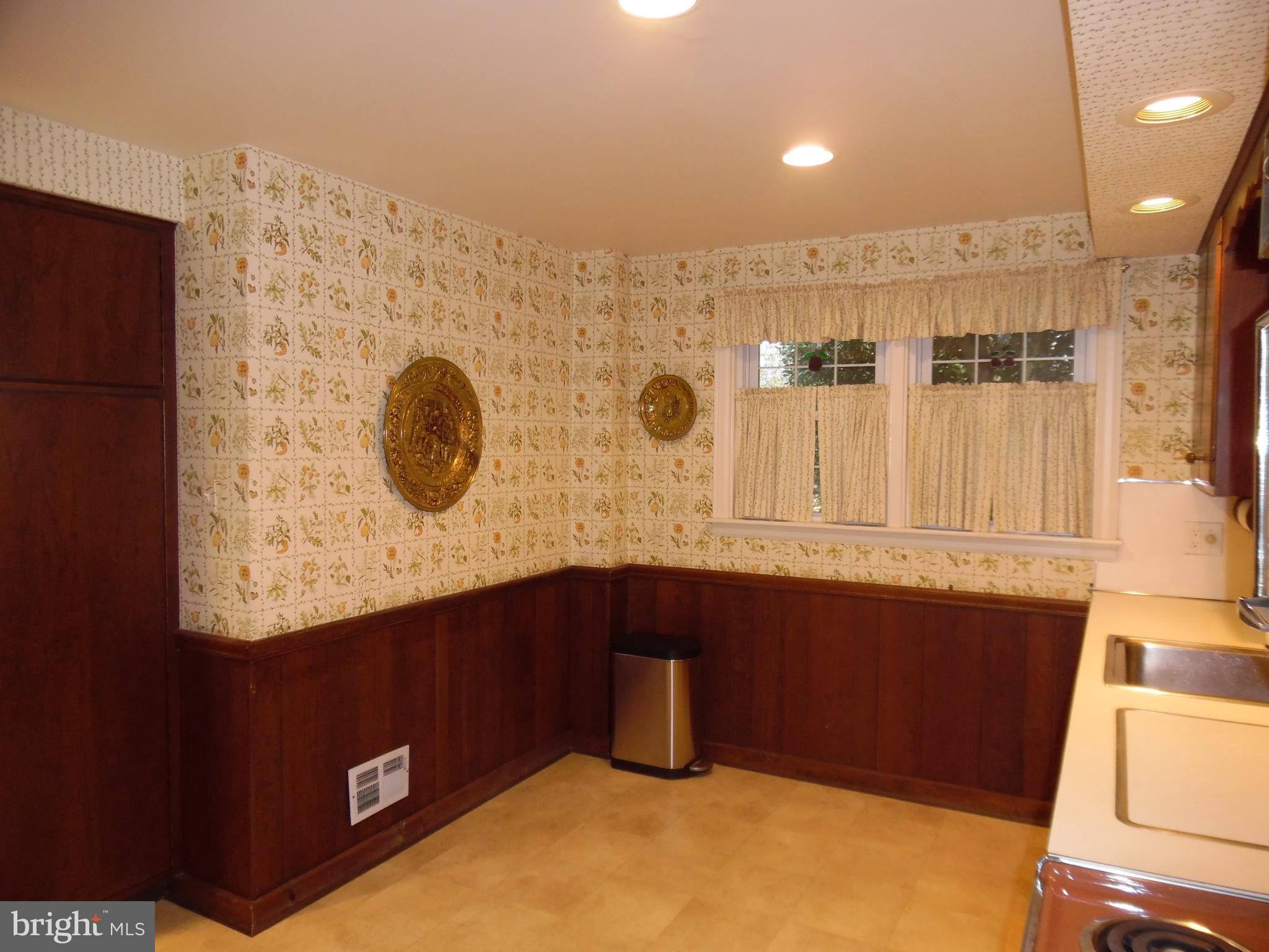 2700 Springfield Road Broomall, PA 19008 - Photo 8 of 25 Eat In Kitchen