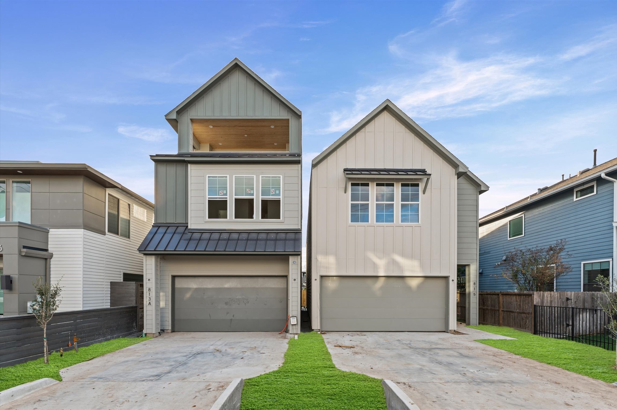 813 A Lawrence Street Houston, TX 77007 - Photo 1 of 31 a front view of a house with garden
