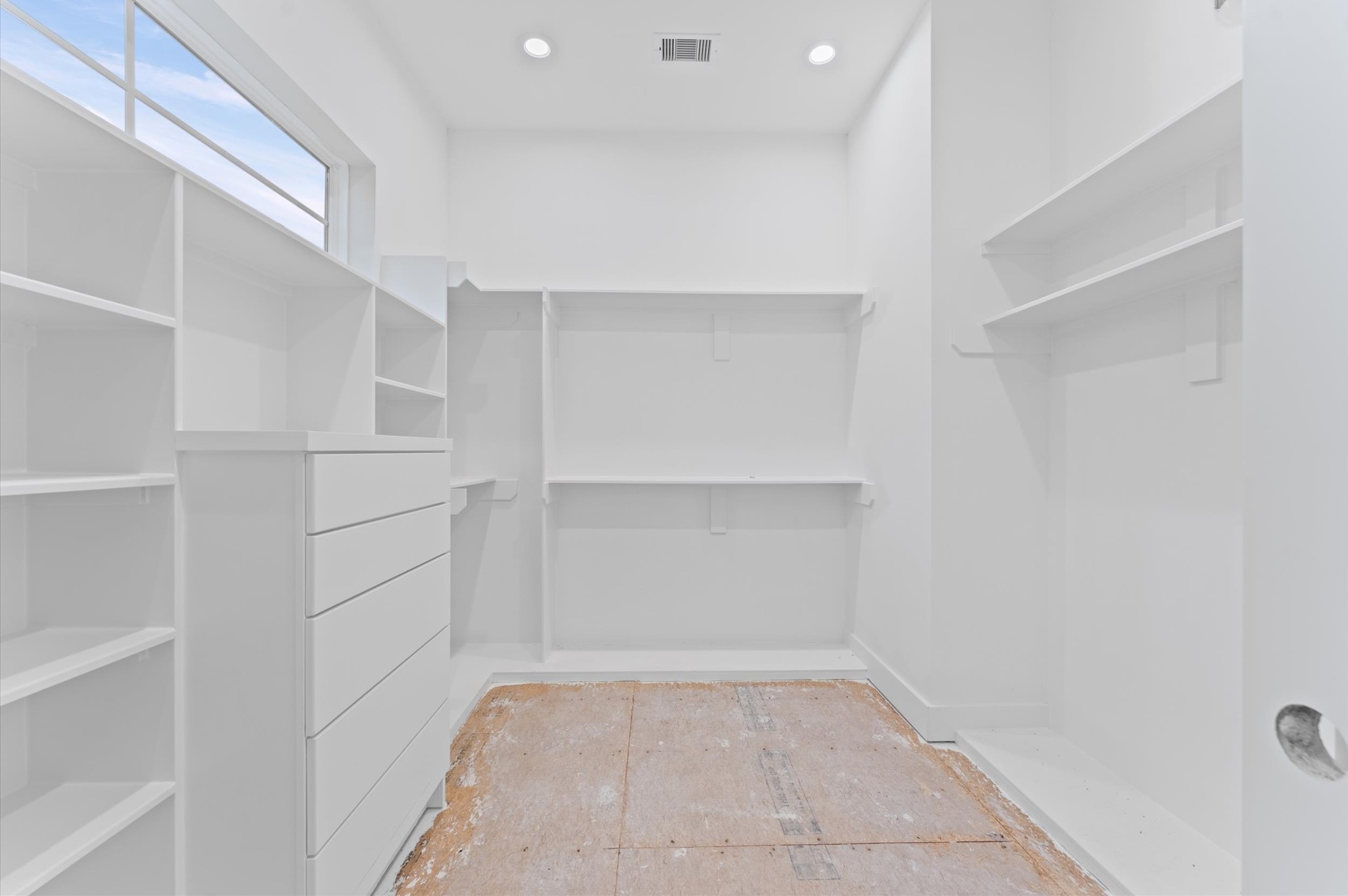 813 A Lawrence Street Houston, TX 77007 - Photo 12 of 31 a view of a room with shelf