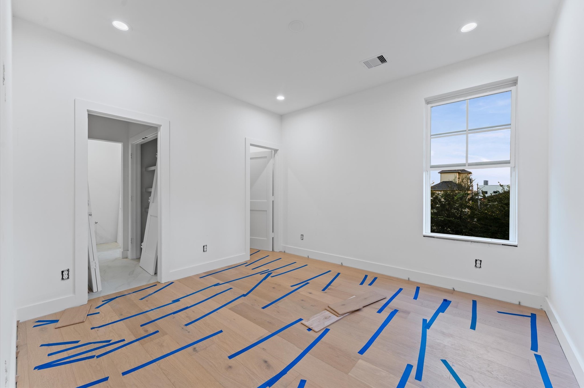 813 A Lawrence Street Houston, TX 77007 - Photo 19 of 31 a bedroom with a bed and a flat screen tv