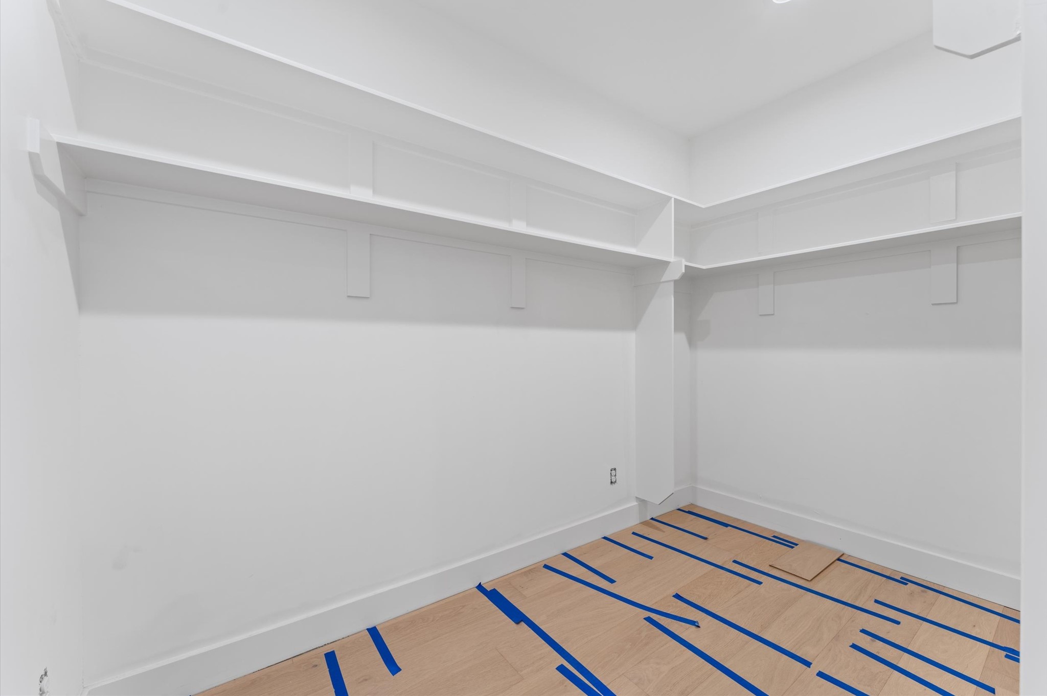 813 A Lawrence Street Houston, TX 77007 - Photo 23 of 31 a room with a small space and a wooden floor