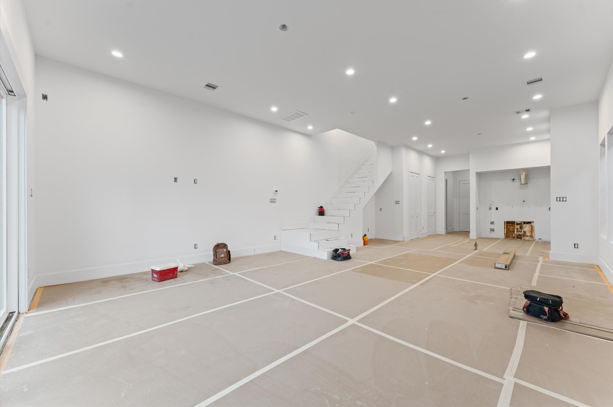 813 A Lawrence Street Houston, TX 77007 - Photo 5 of 31 a room with gym equipment and view of living room