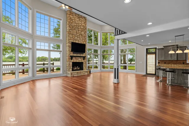 a view of an livingroom with kitchen and furniture