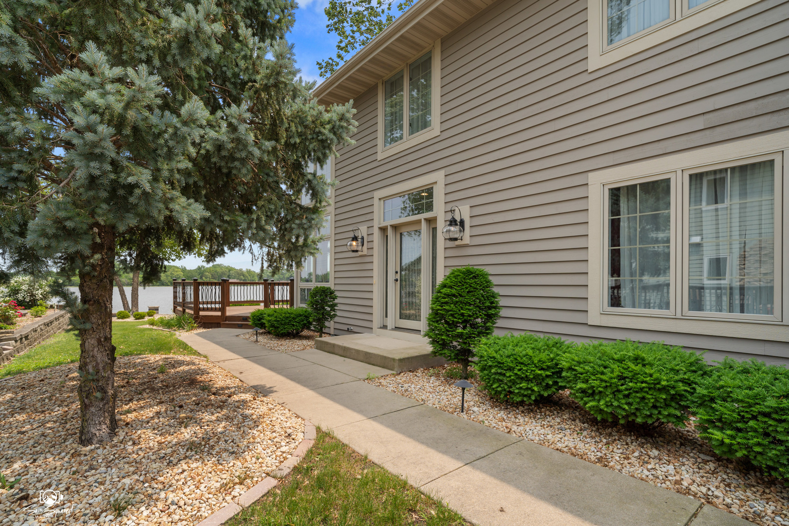 8043 Tamarack Lane Morris, IL 60450 - Photo 50 of 55 a front view of a house with garden