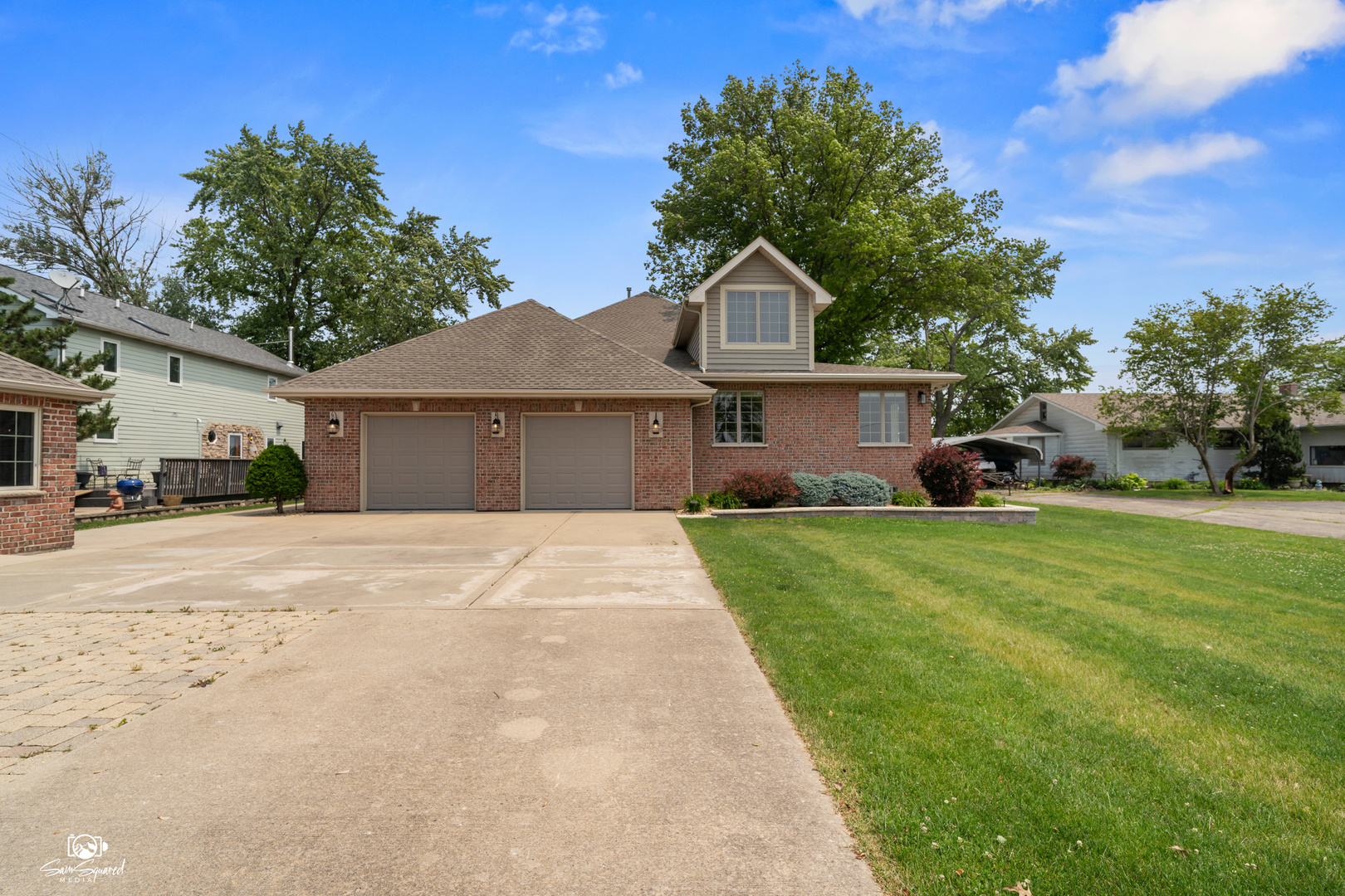 8043 Tamarack Lane Morris, IL 60450 - Photo 6 of 55 a front view of a house with a garden and yard