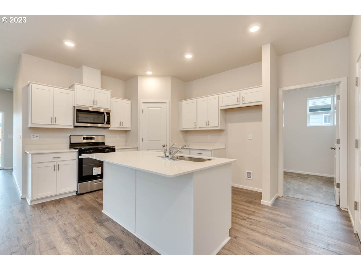 2686 Fenya Street Springfield, OR 97477 - Photo 8 of 20 a kitchen with granite countertop a stove top oven and sink