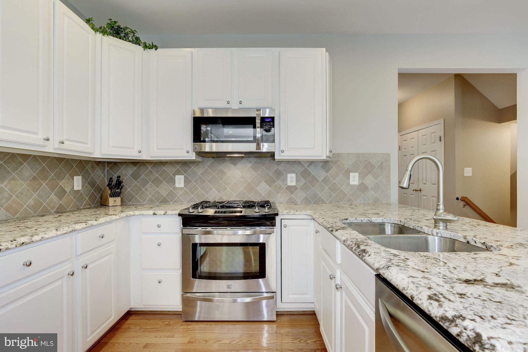 11193 Square Sail Court Reston, VA 20191 - Photo 10 of 30 Kitchen