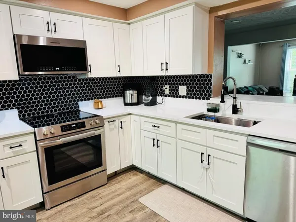 $459,900 | 15095 Mill Spring Drive, Dumfries, VA 22025