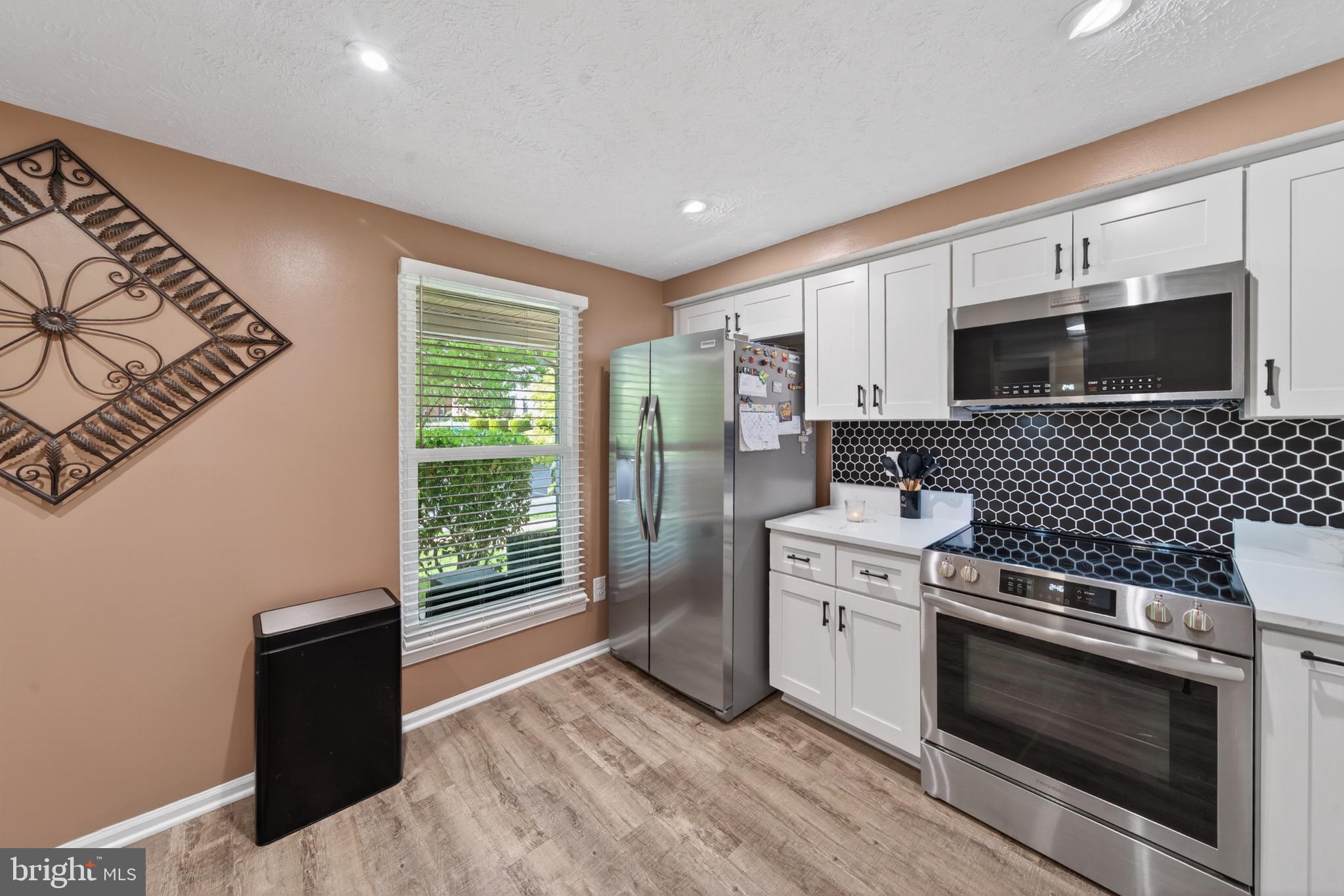 15095 Mill Spring Drive Dumfries, VA 22025 - Photo 5 of 36 a kitchen with a stove and a microwave