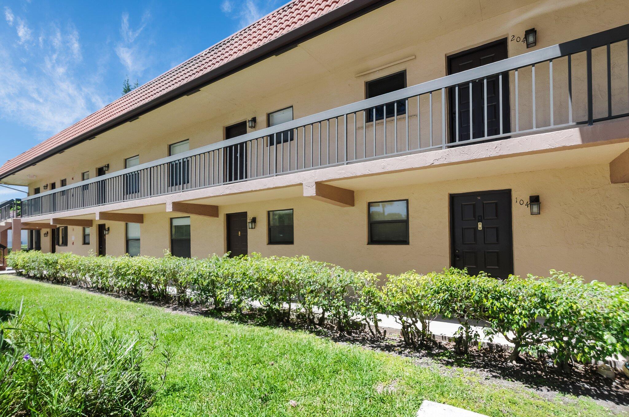 21911 Lake Forest Circle, Unit 103 Boca Raton, FL 33433 - Photo 2 of 24 Entrance