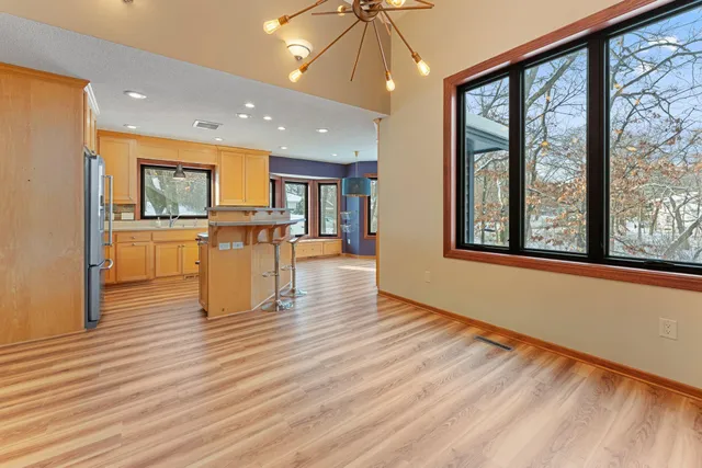 $489,000 | 6418 25th Street North, Oakdale, MN 55128